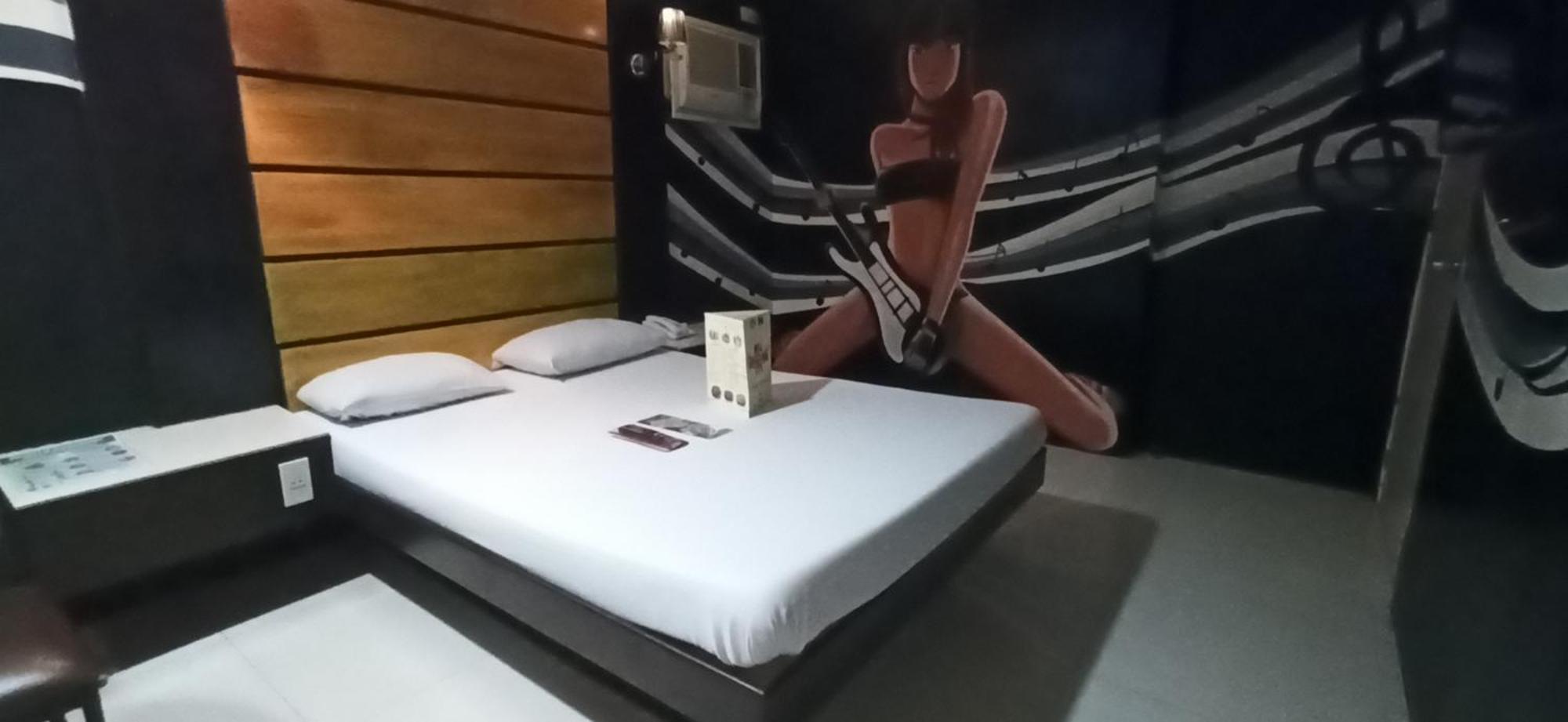 Harts Hotel-קואזון סיטי מראה חיצוני תמונה