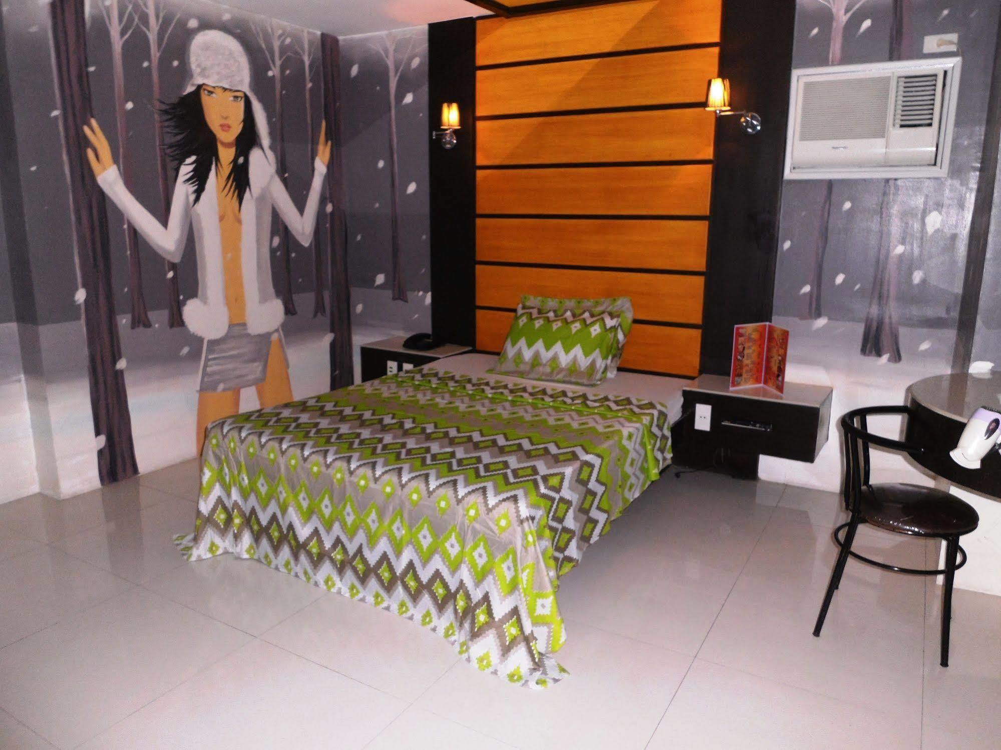 Harts Hotel-קואזון סיטי מראה חיצוני תמונה